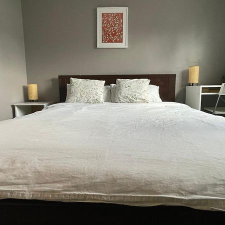 Private Room With Queen Bed In Richmond 202 Екстериор снимка