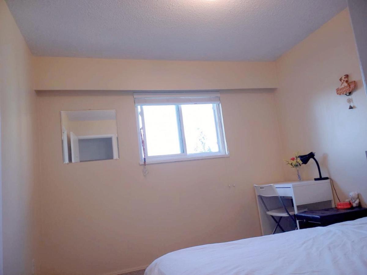 Private Room With Queen Bed In Richmond 202 Екстериор снимка