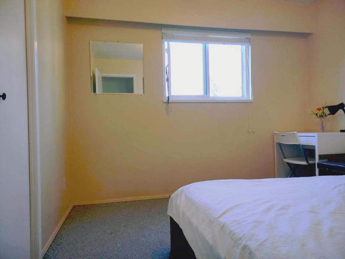 Private Room With Queen Bed In Richmond 202 Екстериор снимка