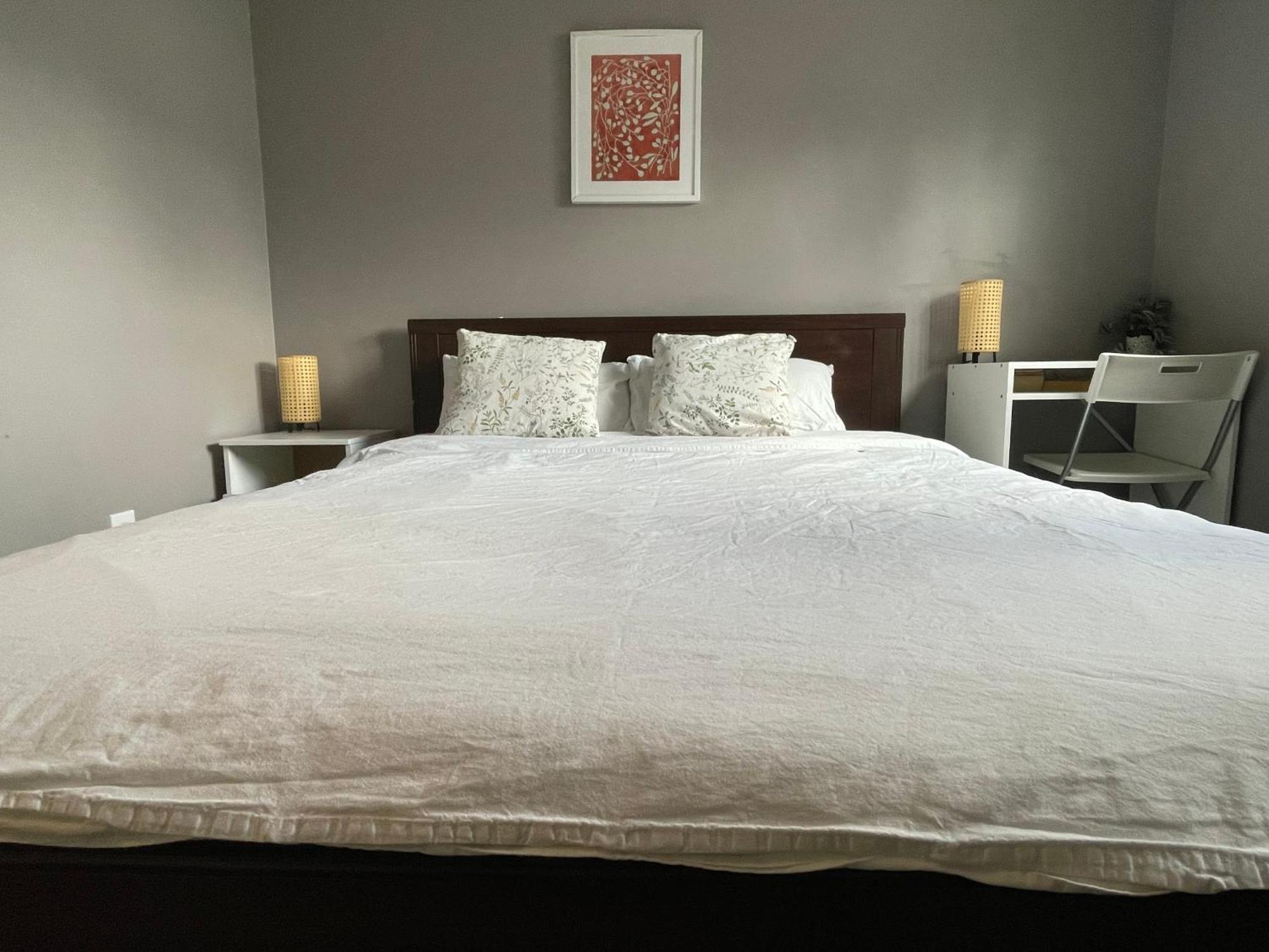 Private Room With Queen Bed In Richmond 202 Екстериор снимка